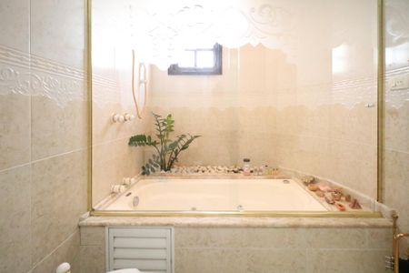 Casa à venda com 224m², 2 quartos e 5 vagas Casa à venda com 224m², 2 quartos e 5 vagasBanheiro da Suíte 2