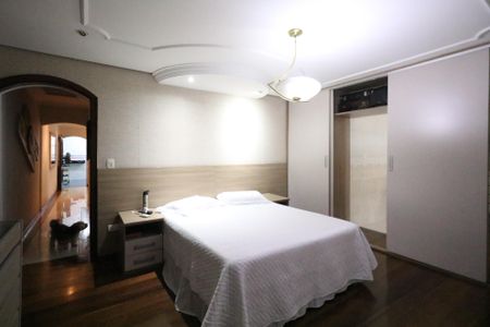 Casa à venda com 224m², 2 quartos e 5 vagas Casa à venda com 224m², 2 quartos e 5 vagasSuíte 2