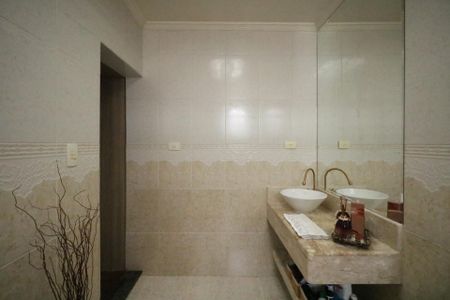 Casa à venda com 224m², 2 quartos e 5 vagas Casa à venda com 224m², 2 quartos e 5 vagasBanheiro da Suíte 2