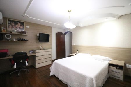 Casa à venda com 224m², 2 quartos e 5 vagas Casa à venda com 224m², 2 quartos e 5 vagasSuíte 2