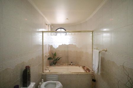 Casa à venda com 224m², 2 quartos e 5 vagas Casa à venda com 224m², 2 quartos e 5 vagasBanheiro da Suíte 2