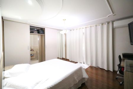 Casa à venda com 224m², 2 quartos e 5 vagas Casa à venda com 224m², 2 quartos e 5 vagasSuíte 2