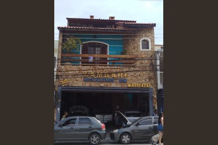 Casa à venda com 224m², 2 quartos e 5 vagas Casa à venda com 224m², 2 quartos e 5 vagasFachada