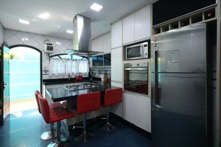 Casa à venda com 224m², 2 quartos e 5 vagas Casa à venda com 224m², 2 quartos e 5 vagasCozinha