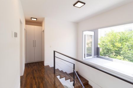 Casa de condomínio para alugar com 450m², 4 quartos e 6 vagas Casa de condomínio para alugar com 450m², 4 quartos e 6 vagasCorredor