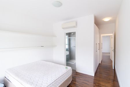 Casa de condomínio para alugar com 450m², 4 quartos e 6 vagas Casa de condomínio para alugar com 450m², 4 quartos e 6 vagasSuíte 2