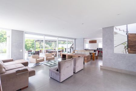 Sala de casa de condomínio para alugar com 4 quartos, 450m² em Terras do Madeira, Carapicuíba