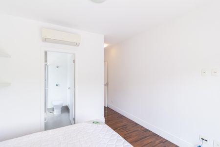 Casa de condomínio para alugar com 450m², 4 quartos e 6 vagas Casa de condomínio para alugar com 450m², 4 quartos e 6 vagasSuíte 2