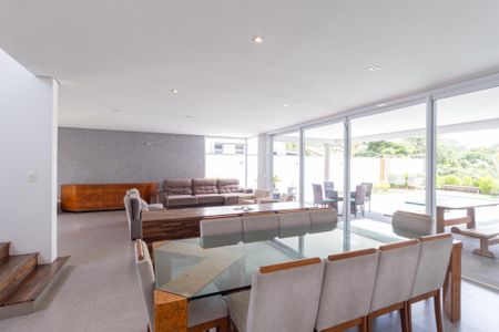 Casa de condomínio para alugar com 450m², 4 quartos e 6 vagas Casa de condomínio para alugar com 450m², 4 quartos e 6 vagasSala