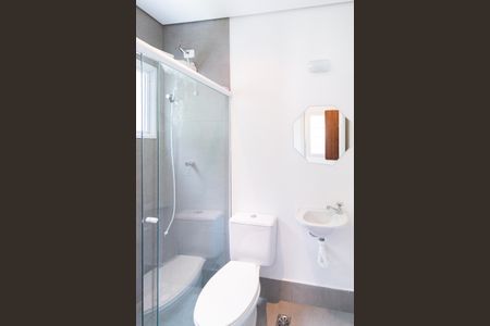 Casa de condomínio para alugar com 450m², 4 quartos e 6 vagas Casa de condomínio para alugar com 450m², 4 quartos e 6 vagasBanheiro de serviço