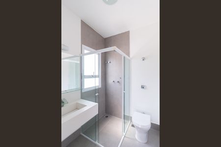 Casa de condomínio para alugar com 450m², 4 quartos e 6 vagas Casa de condomínio para alugar com 450m², 4 quartos e 6 vagasBanheiro da suíte 2