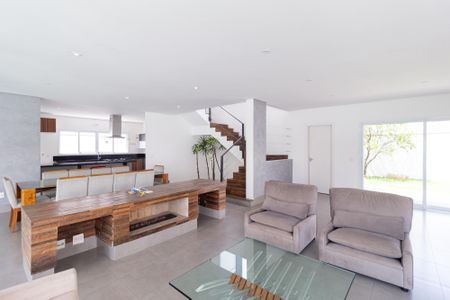 Casa de condomínio para alugar com 450m², 4 quartos e 6 vagas Casa de condomínio para alugar com 450m², 4 quartos e 6 vagasSala