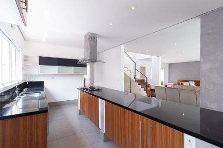 Casa de condomínio para alugar com 450m², 4 quartos e 6 vagas Casa de condomínio para alugar com 450m², 4 quartos e 6 vagasCozinha