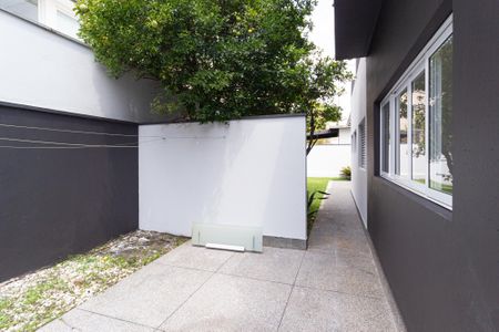 Casa de condomínio para alugar com 450m², 4 quartos e 6 vagas Casa de condomínio para alugar com 450m², 4 quartos e 6 vagasQuintal