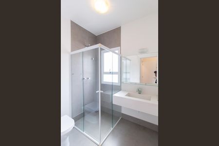 Casa de condomínio para alugar com 450m², 4 quartos e 6 vagas Casa de condomínio para alugar com 450m², 4 quartos e 6 vagasBanheiro da suíte 1