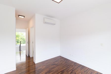 Casa de condomínio para alugar com 450m², 4 quartos e 6 vagas Casa de condomínio para alugar com 450m², 4 quartos e 6 vagasSuíte 3