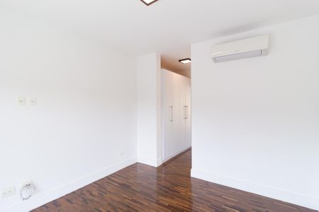 Casa de condomínio para alugar com 450m², 4 quartos e 6 vagas Casa de condomínio para alugar com 450m², 4 quartos e 6 vagasSuíte 3