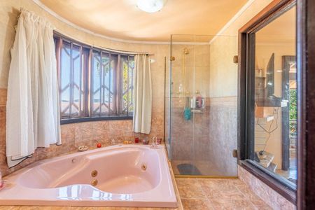 Casa à venda com 460m², 4 quartos e 5 vagas Casa à venda com 460m², 4 quartos e 5 vagasBanheiro