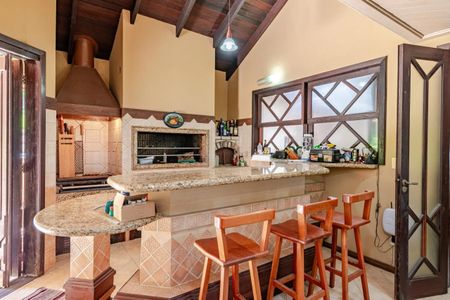 Casa à venda com 460m², 4 quartos e 5 vagas Casa à venda com 460m², 4 quartos e 5 vagasEspaço Gourmet