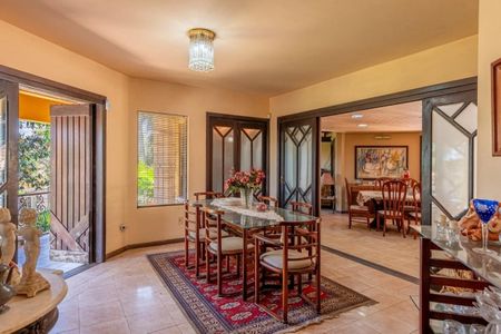 Casa à venda com 460m², 4 quartos e 5 vagas Casa à venda com 460m², 4 quartos e 5 vagasSala de jantar