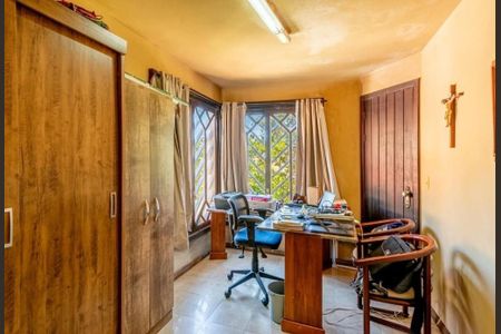 Casa à venda com 460m², 4 quartos e 5 vagas Casa à venda com 460m², 4 quartos e 5 vagasEscritório