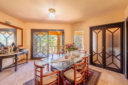 Casa à venda com 460m², 4 quartos e 5 vagas Casa à venda com 460m², 4 quartos e 5 vagasSala de jantar