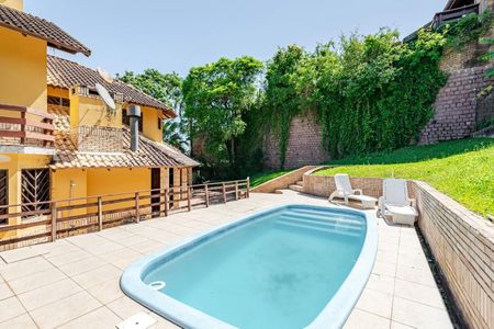 Casa à venda com 460m², 4 quartos e 5 vagas Casa à venda com 460m², 4 quartos e 5 vagasÁrea externa