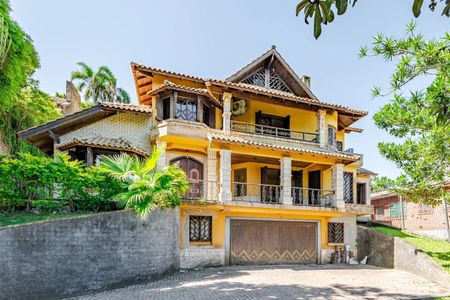Casa à venda com 460m², 4 quartos e 5 vagasFachada