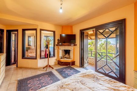 Casa à venda com 460m², 4 quartos e 5 vagas Casa à venda com 460m², 4 quartos e 5 vagasQuarto