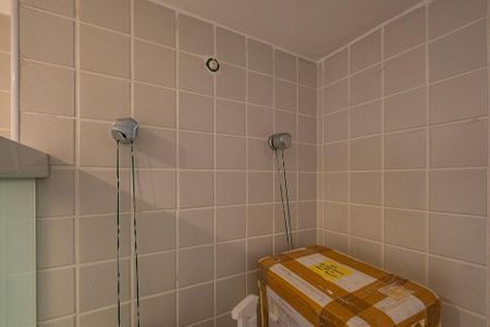 Apartamento à venda com 57m², 2 quartos e 1 vaga Apartamento à venda com 57m², 2 quartos e 1 vagaBanheiro