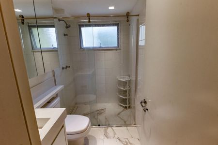 Apartamento para alugar com 116m², 3 quartos e 2 vagas Apartamento para alugar com 116m², 3 quartos e 2 vagasBanheiro Corredor