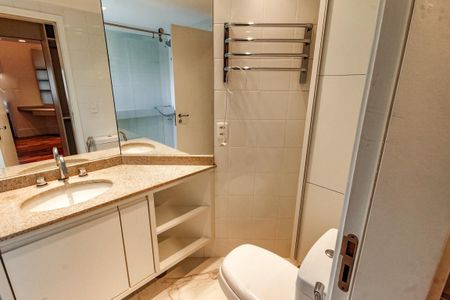 Apartamento para alugar com 116m², 3 quartos e 2 vagas Apartamento para alugar com 116m², 3 quartos e 2 vagasBanheiro da Suíte 2