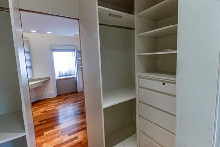 Apartamento para alugar com 116m², 3 quartos e 2 vagas Apartamento para alugar com 116m², 3 quartos e 2 vagasCloset da suíte 2