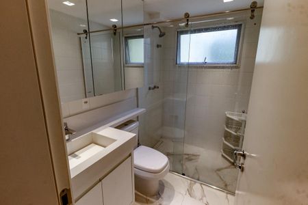 Apartamento para alugar com 116m², 3 quartos e 2 vagas Apartamento para alugar com 116m², 3 quartos e 2 vagasBanheiro Corredor