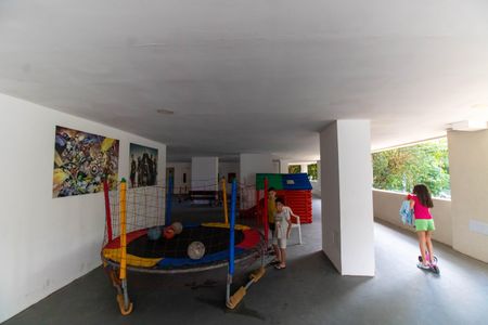 Apartamento à venda com 72m², 2 quartos e 1 vagaÁrea comum