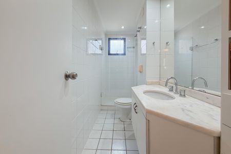 Apartamento à venda com 118m², 3 quartos e 2 vagas Apartamento à venda com 118m², 3 quartos e 2 vagasBanheiro Corredor