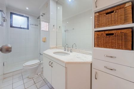 Apartamento à venda com 118m², 3 quartos e 2 vagas Apartamento à venda com 118m², 3 quartos e 2 vagasBanheiro Corredor
