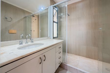 Apartamento à venda com 118m², 3 quartos e 2 vagas Apartamento à venda com 118m², 3 quartos e 2 vagasBanheiro da Suíte