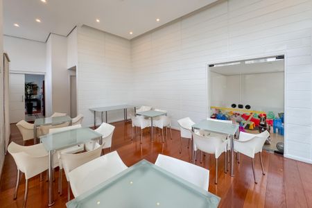 Apartamento à venda com 118m², 3 quartos e 2 vagas Apartamento à venda com 118m², 3 quartos e 2 vagasSalão de Festas