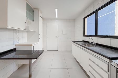 Apartamento à venda com 118m², 3 quartos e 2 vagas Apartamento à venda com 118m², 3 quartos e 2 vagasCozinha