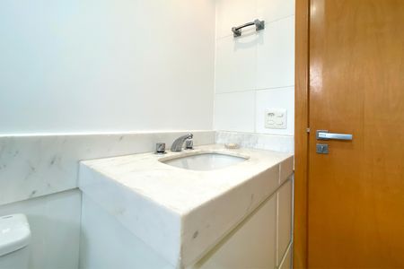 Apartamento para alugar com 77m², 2 quartos e 2 vagas Apartamento para alugar com 77m², 2 quartos e 2 vagasBanheiro