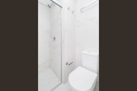 Banheiro 1 de apartamento para alugar com 2 quartos, 80m² em Menino Deus, Porto Alegre