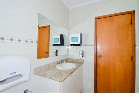 Casa à venda com 223m², 4 quartos e 4 vagas Casa à venda com 223m², 4 quartos e 4 vagasBanheiro Social