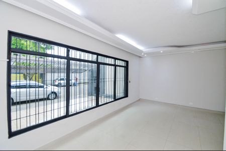 Casa à venda com 223m², 4 quartos e 4 vagas Casa à venda com 223m², 4 quartos e 4 vagasSala