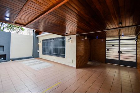 Casa à venda com 223m², 4 quartos e 4 vagas Casa à venda com 223m², 4 quartos e 4 vagasGaragem