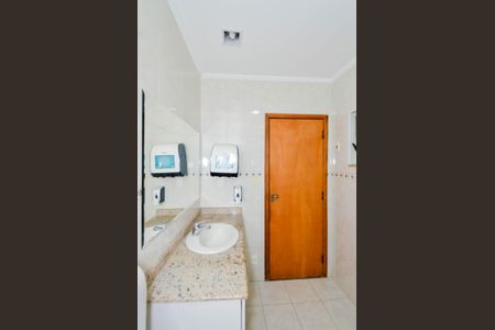 Casa à venda com 223m², 4 quartos e 4 vagas Casa à venda com 223m², 4 quartos e 4 vagasBanheiro Social