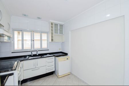 Casa à venda com 223m², 4 quartos e 4 vagas Casa à venda com 223m², 4 quartos e 4 vagasCozinha