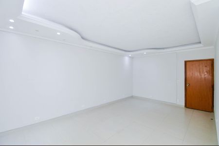 Casa à venda com 223m², 4 quartos e 4 vagas Casa à venda com 223m², 4 quartos e 4 vagasSala