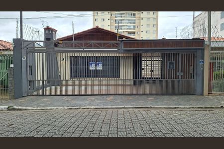 Casa à venda com 223m², 4 quartos e 4 vagas Casa à venda com 223m², 4 quartos e 4 vagasFachada