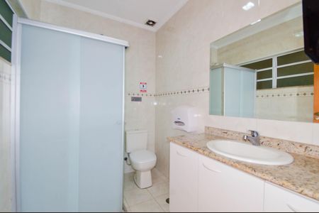 Casa à venda com 223m², 4 quartos e 4 vagas Casa à venda com 223m², 4 quartos e 4 vagasBanheiro Social